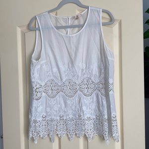 White lace sleeveless top. Size large